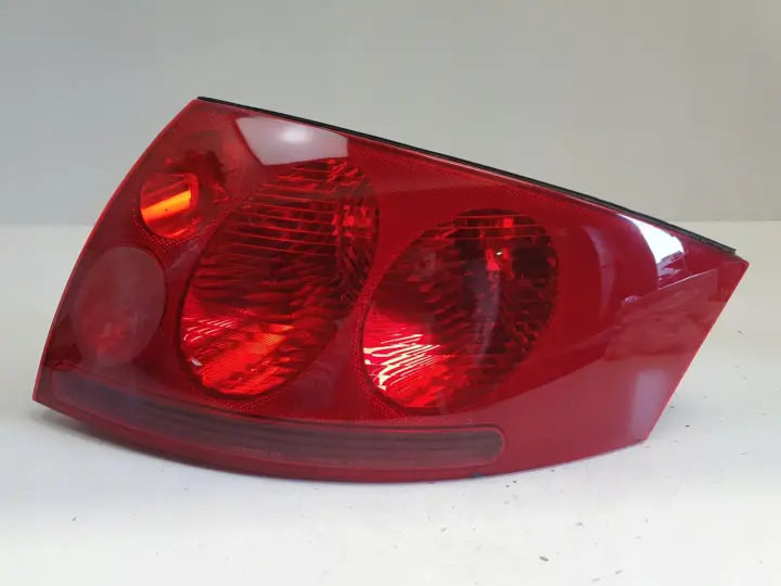 Audi TT 8N TYLNA LAMPA PRAWA prawy tył pasażera