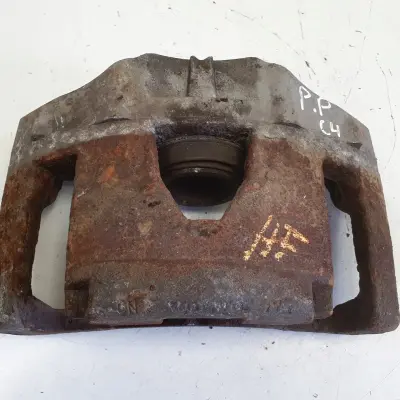 Volvo XC90 I PRZEDNI ZACISK HAMULCOWY Prawy przód Pasażera P.P 30657307 960