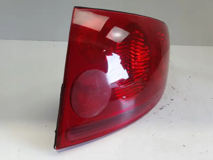 Audi TT 8N TYLNA LAMPA PRAWA prawy tył pasażera
