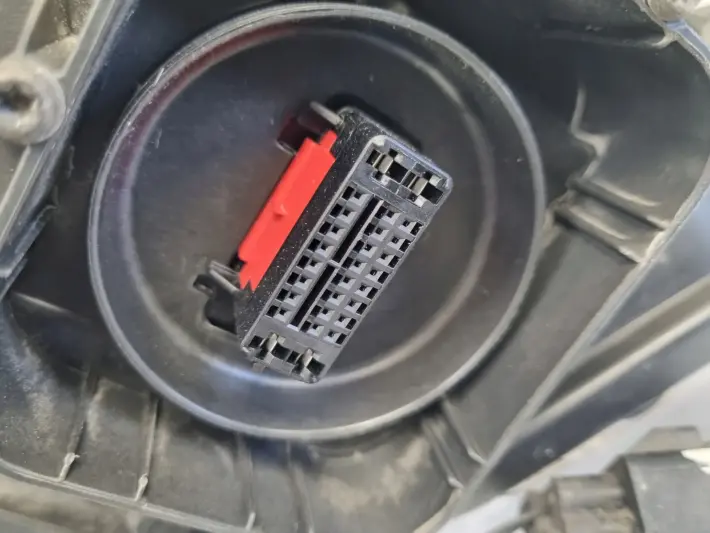 Volvo XC60 LIFT XENON SKRĘTNY PRZEDNIA LAMPA LEWA lewy przód 31420249