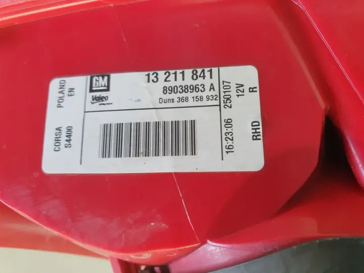 Opel Corsa D 3 drzwi TYLNA LAMPA PRAWA prawy tył pasażera 13211841