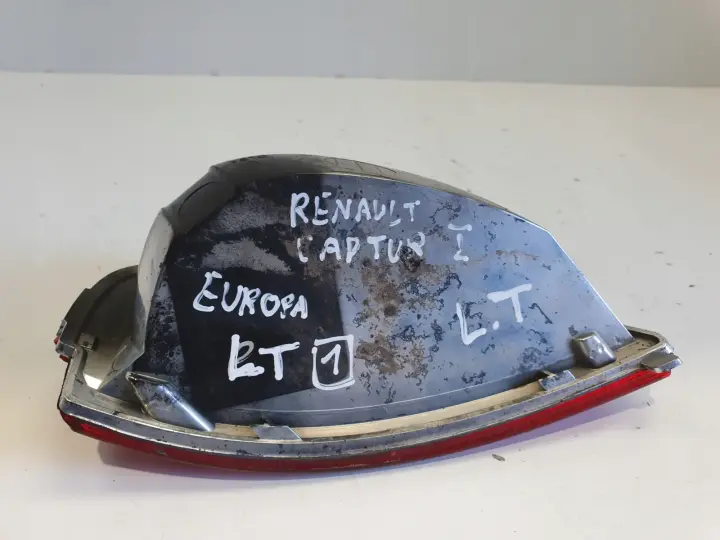 Renault Captur TYLNIA TYLNA LAMPA PRZECIWMGIELNA lewa lewy tył 265850007R