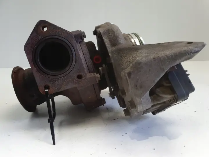 BMW F30 F31 2.0 D TURBOSPRĘŻARKA turbo 8519475