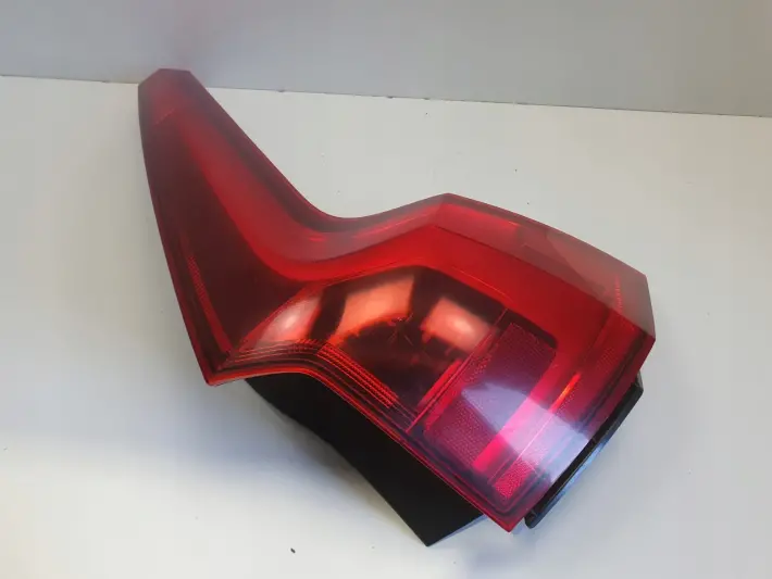 Volvo V90 II TYLNIA TYLNA LAMPA PRAWA prawy tył oryginał 32228833