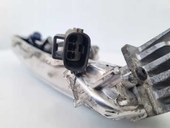 Volvo S60 II V60 LIFT PRZEDNI HALOGEN PRAWY PRZÓD pasażera LED DRL 31353290