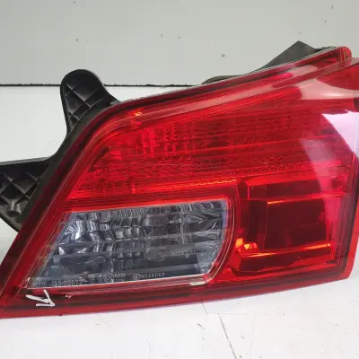 Subaru Legacy V kombi TYLNA LAMPA PRAWA prawy tył pasażera w klapę