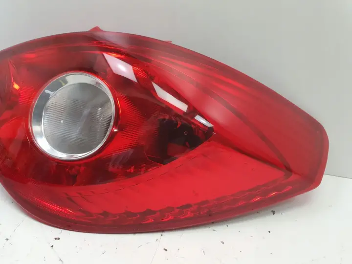 Opel Corsa D 3 drzwi TYLNA LAMPA PRAWA prawy tył pasażera 13269051