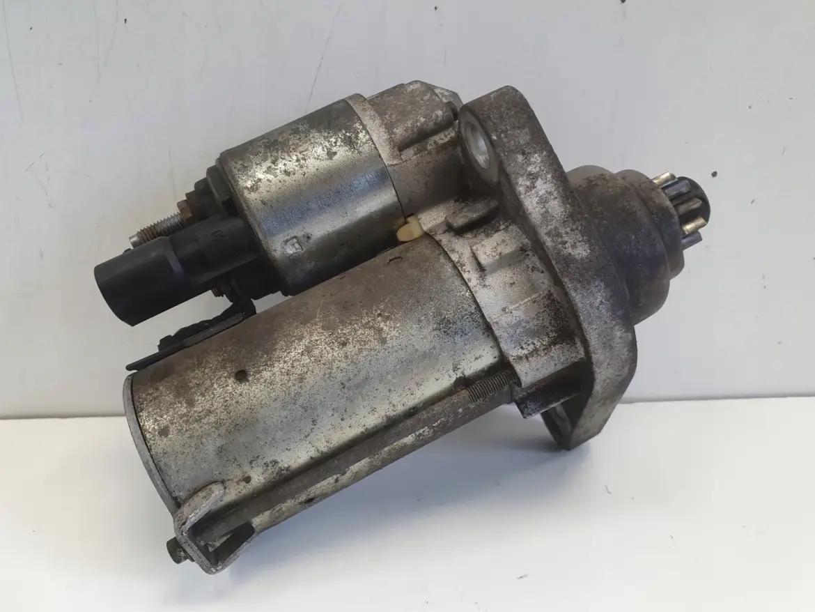 VW Audi A3 8P BLX 2.0 FSI ROZRUSZNIK 02Z911023G