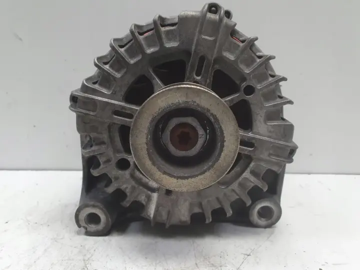 BMW E87 2.0 D ALTERNATOR valeo 7802261 180A