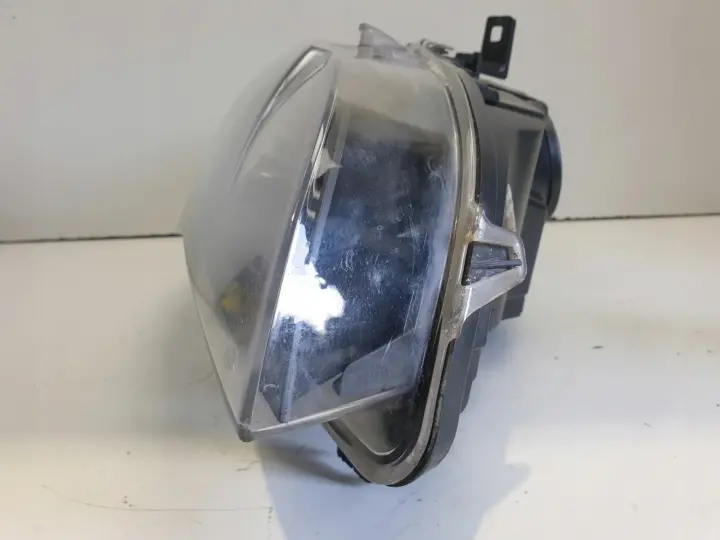 BMW X6 E71 PRZEDNIA LAMPA PRAWA przód 7179858