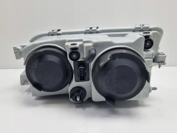 Volvo S40 II V40 LIFT PRZEDNIA LAMPA PRAWA PRAWY PRZÓD nowa europa CIEMNA