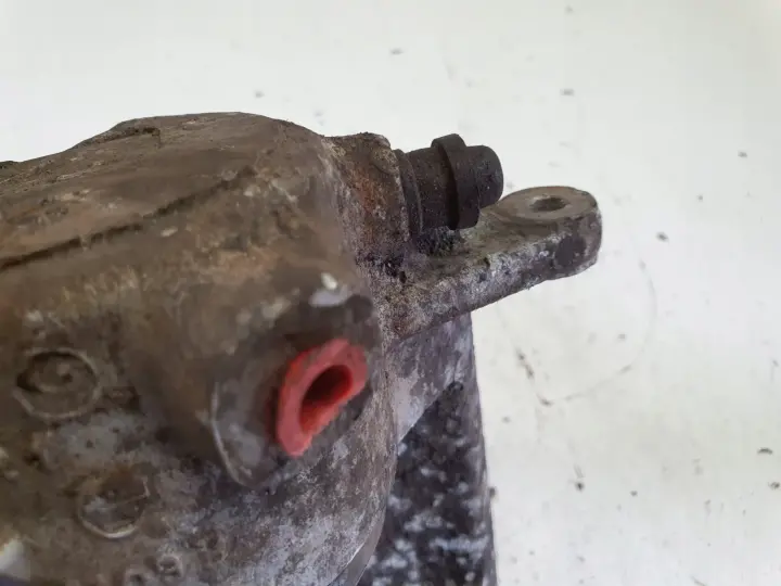 Mercedes W204 PRZEDNI ZACISK HAMULCOWY lewy przód KIEROWCY 295x28