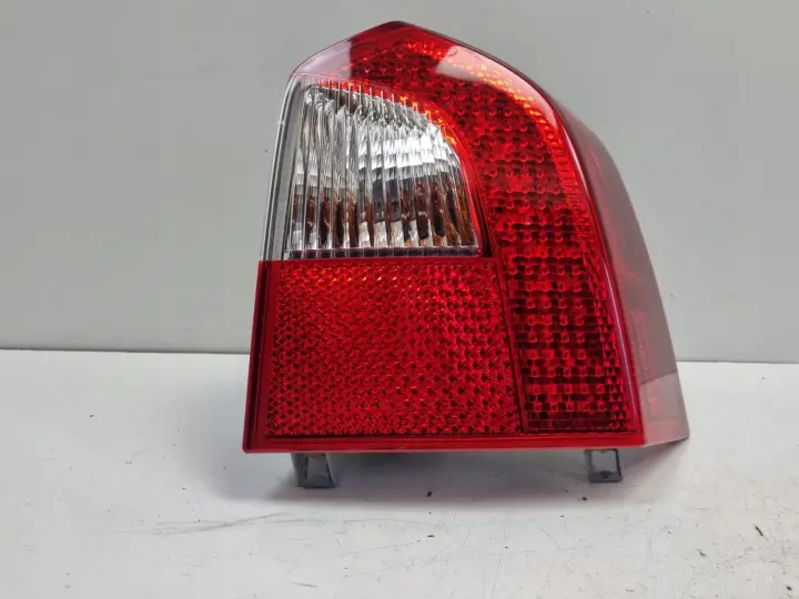 Volvo V70 III XC70 07-13r TYLNIA TYLNA LAMPA PRAWA prawy tył LED 30698984