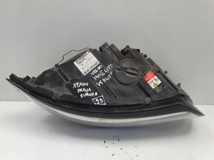 Volvo S40 II V50 LIFT PRZEDNIA LAMPA PRAWA prawy przód EUROPA 31299588