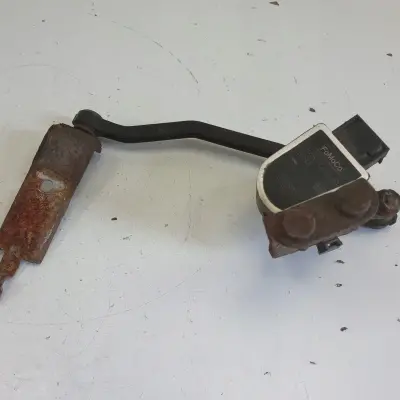 Volvo S80 II V70 III CZUJNIK POZIOMOWANIA LAMPY prawy tył 8G9N-3C492-AA