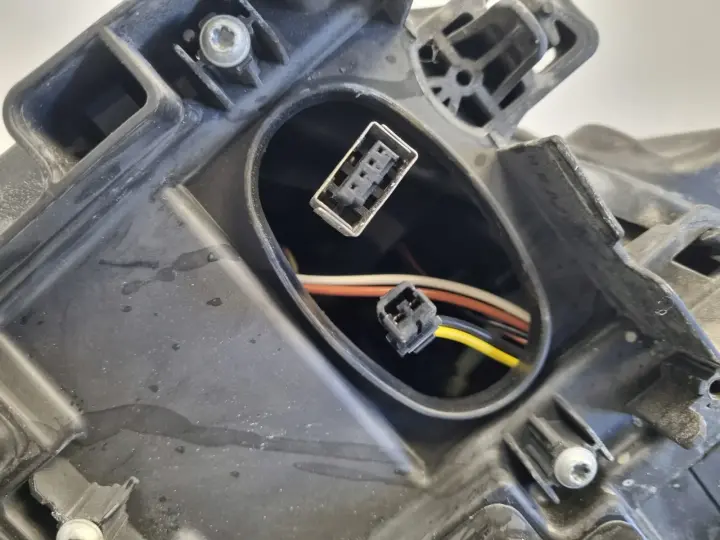 Volvo S80 II V70 III XC70 II PRZEDNIA LAMPA PRAWA PRAWY PRZÓD 31214348