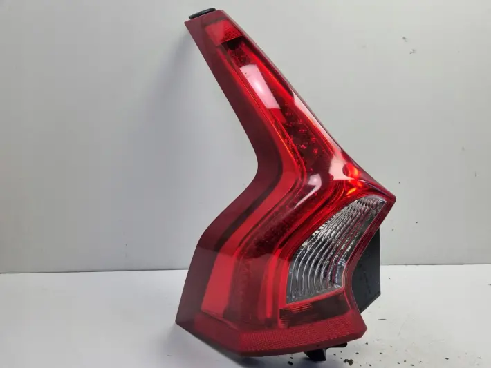 Volvo V60 10-13r TYLNIA TYLNA LAMPA LEWA lewy tył 31214963