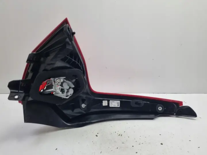 Volvo V60 10-13r TYLNIA TYLNA LAMPA PRAWA prawy tył 31214964