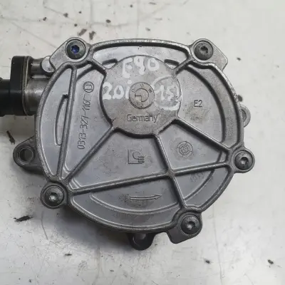 BMW E87 E90 2.0 i POMPA VACUM wakum 7547024