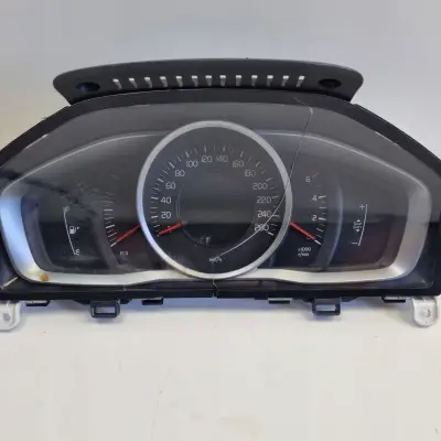 Volvo VOLVO S60 II V60 I Diesel LICZNIK ZEGARY Europa 31327747