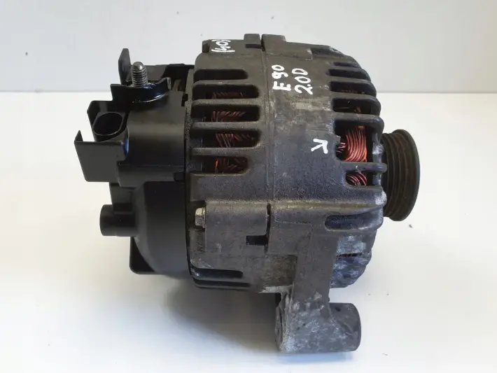 BMW E87 E90 E91 2.0 D ALTERNATOR valeo 7802471 AL03