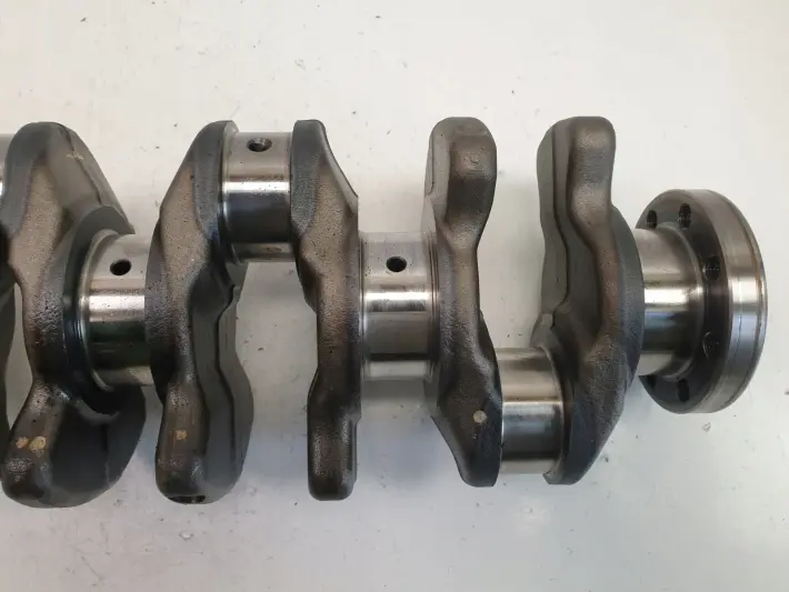 Toyota Avensis T27 2.0 D4D WAŁ KORBOWY