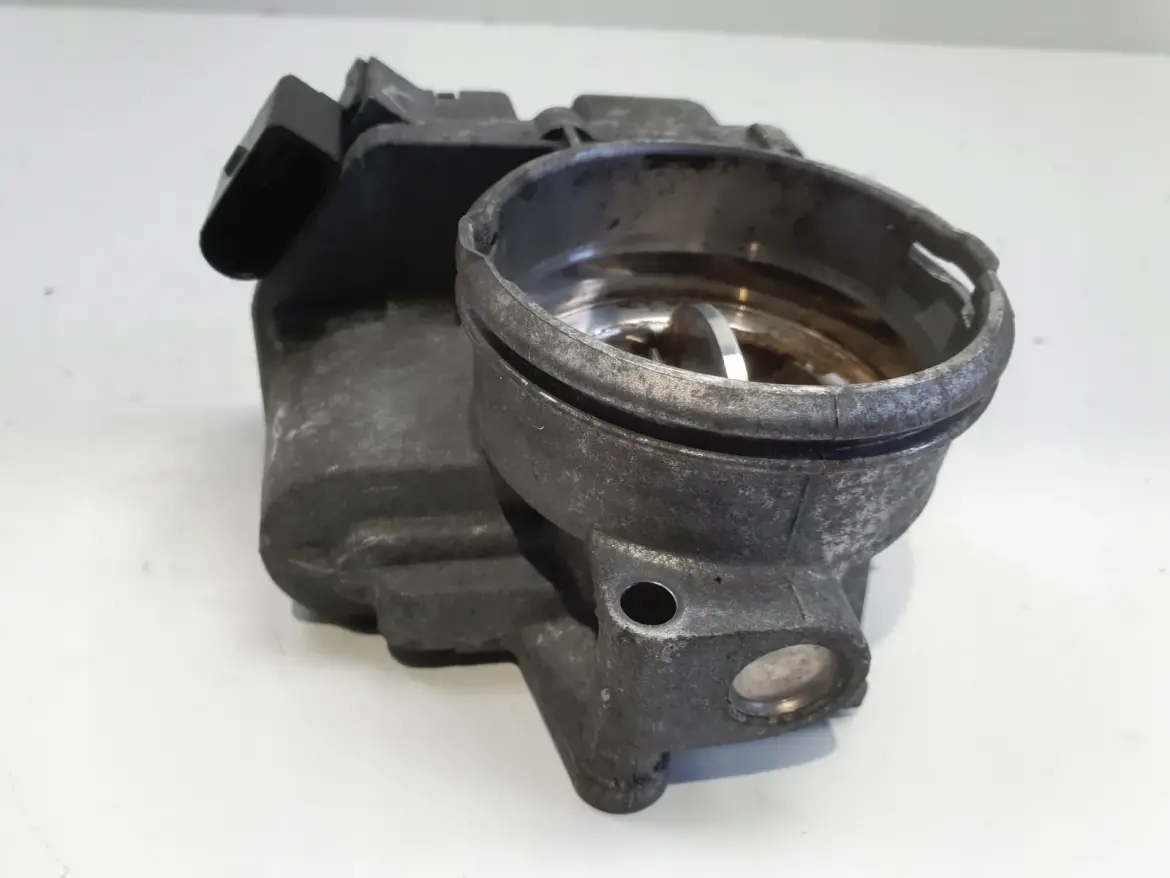 VW Golf V 1.9 TDI PRZEPUSTNICA 03G128063J