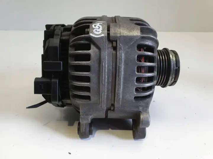 Audi A4 B6 1.9 TDI ALTERNATOR Valeo 028903031A 120A