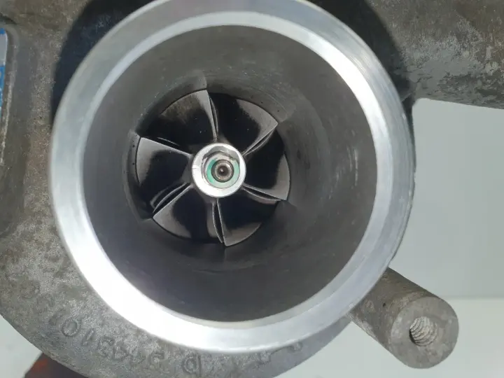 VW Golf V 1.9 TDI TURBOSPRĘŻARKA turbo 038253016R