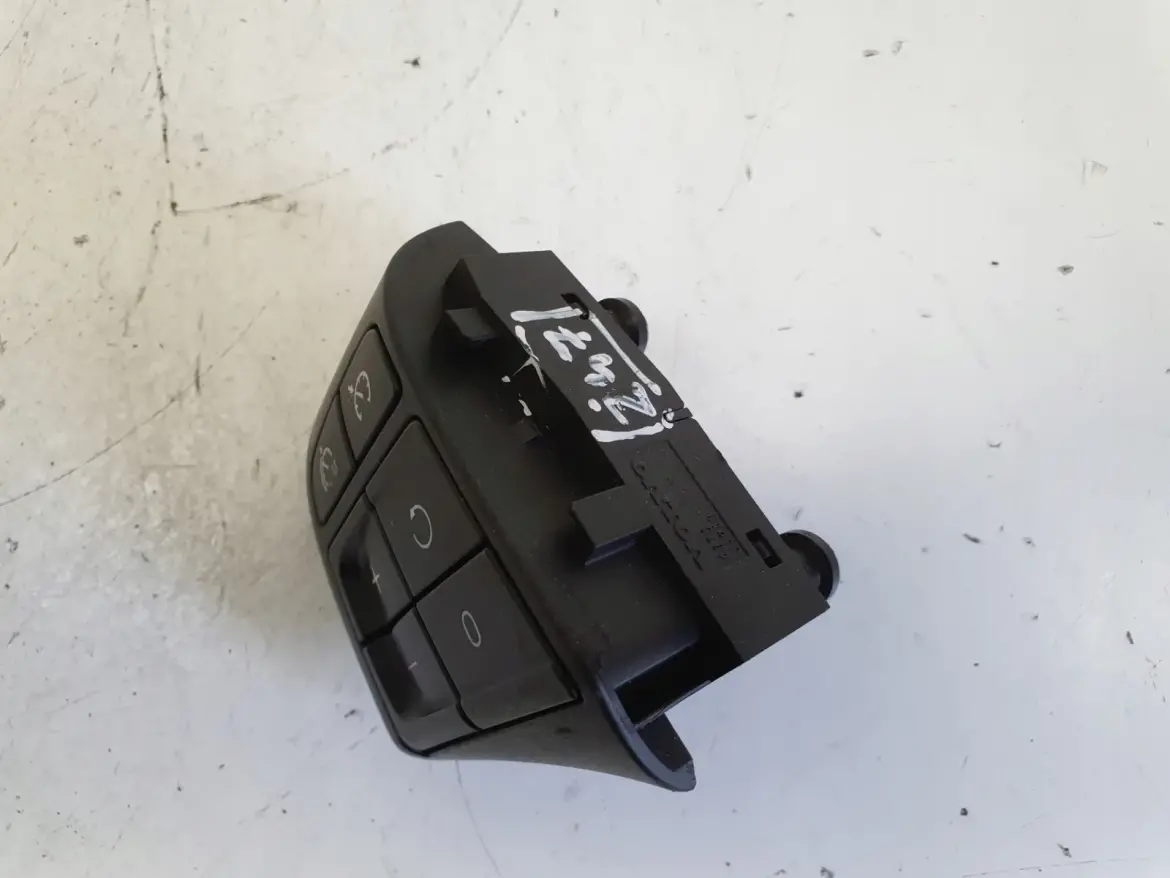 Volvo V60 I S60 II LEWY PRZYCISK KIEROWNICY panel sterowania 31334457