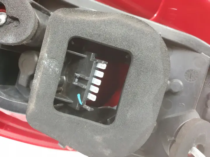 Opel Corsa D 3 drzwi TYLNA LAMPA PRAWA prawy tył pasażera 13269051