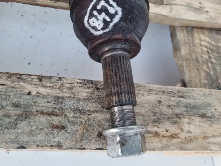 Nissan Juke 1.6 T turbo LEWA PRZEDNIA PÓŁOŚ półośka lewy przód Automat