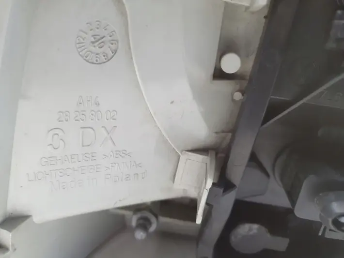 Vw Touareg I 02-06 TYLNA LAMPA PRAWA prawy tył pasażera 28258002