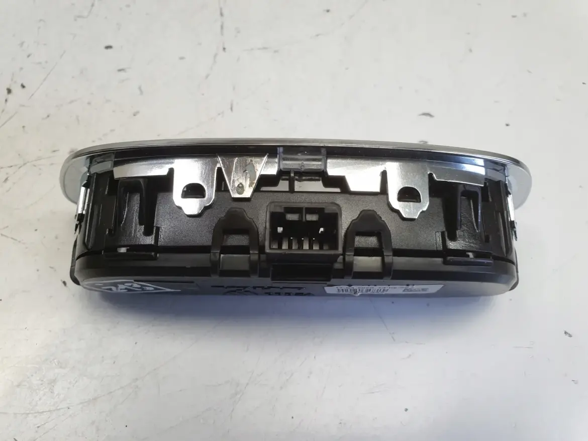 Volvo V90 II S90 II LAMPKA OŚWIETLENIA KABINY Podsufitki tył 31457642