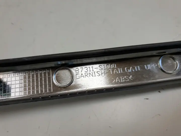 Santa Fe IV CHROMOWANA LISTWA KLAPY TYLNEJ Tył