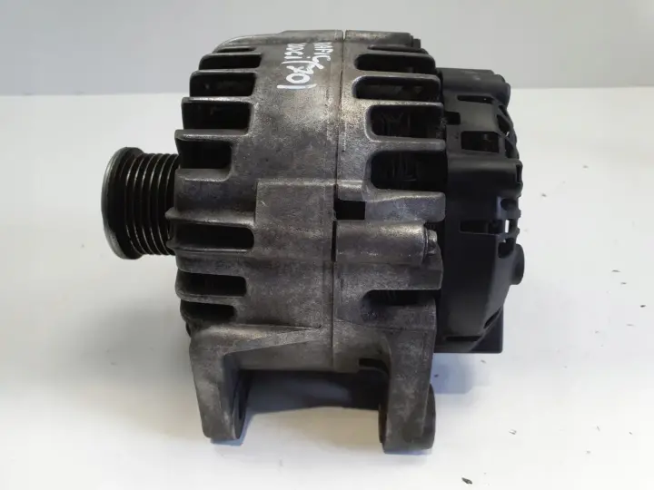 Renault Trafic II Opel Vivaro 2.0 DCI ALTERNATOR valeo 8200404459
