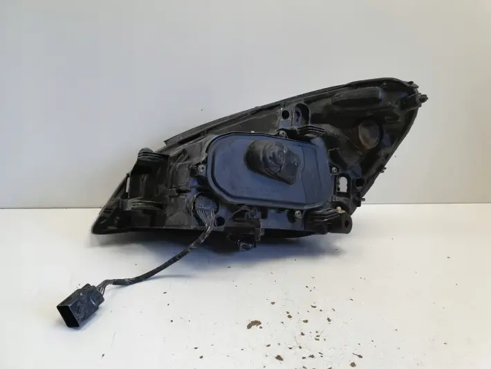 Volvo V60 S60 II PRZEDNIA LAMPA PRAWA prawy przód XENON 31383063