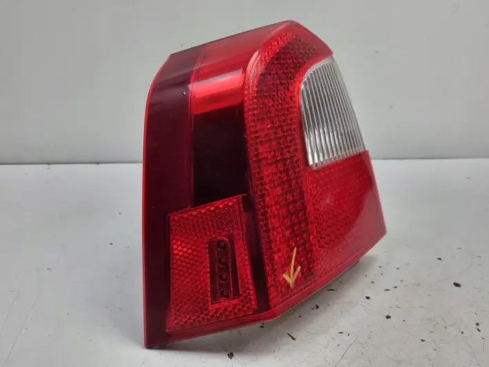 Volvo V70 III XC70 TYLNIA TYLNA LAMPA LEWA lewy tył LED 31395072