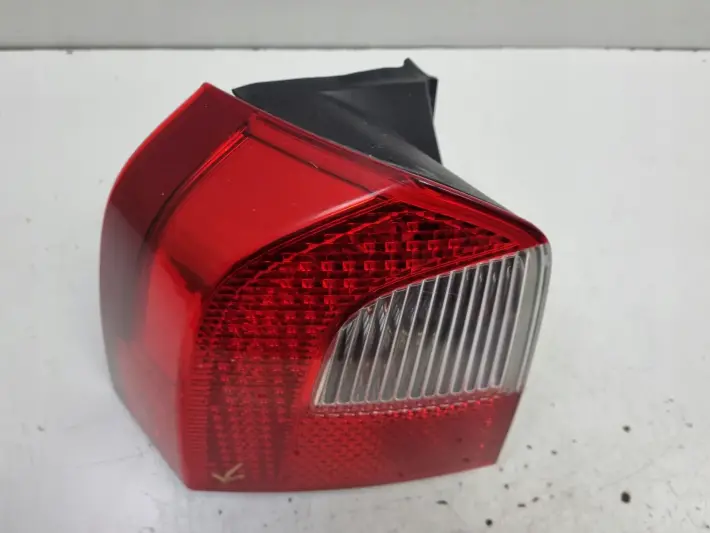 Volvo V70 III XC70 TYLNIA TYLNA LAMPA LEWA lewy tył LED 31395072