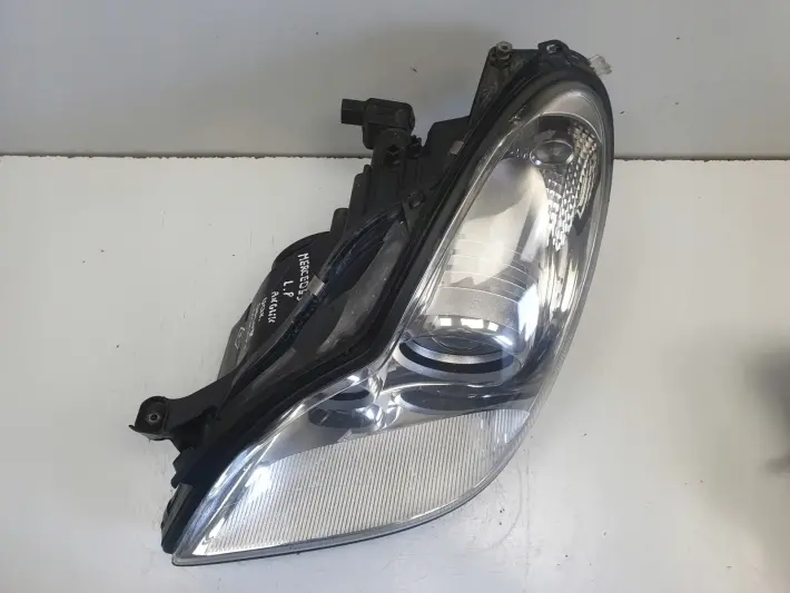 Mercedes CLS W219 C219 PRZEDNIA LAMPA LEWA lewy przód EUROPA