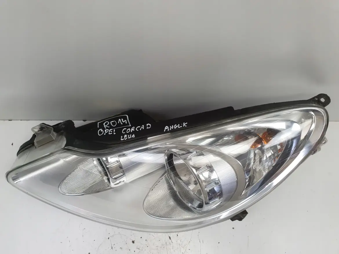 Opel Corsa D PRZEDNIA LAMPA LEWA lewy przód anglik Valeo 13186383