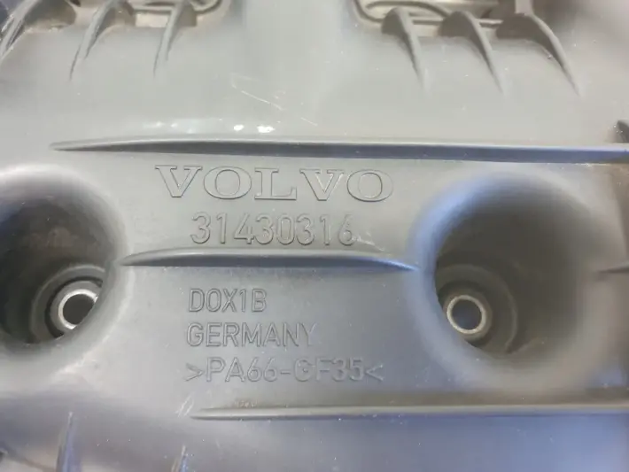 Volvo XC60 I 2.4 D5 POKRYWA ZAWORÓW kolektor 31430316