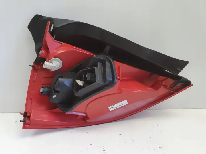 Renault Megane II lift HB TYLNA LAMPA PRAWA prawy tył pasażera 8200413216-C