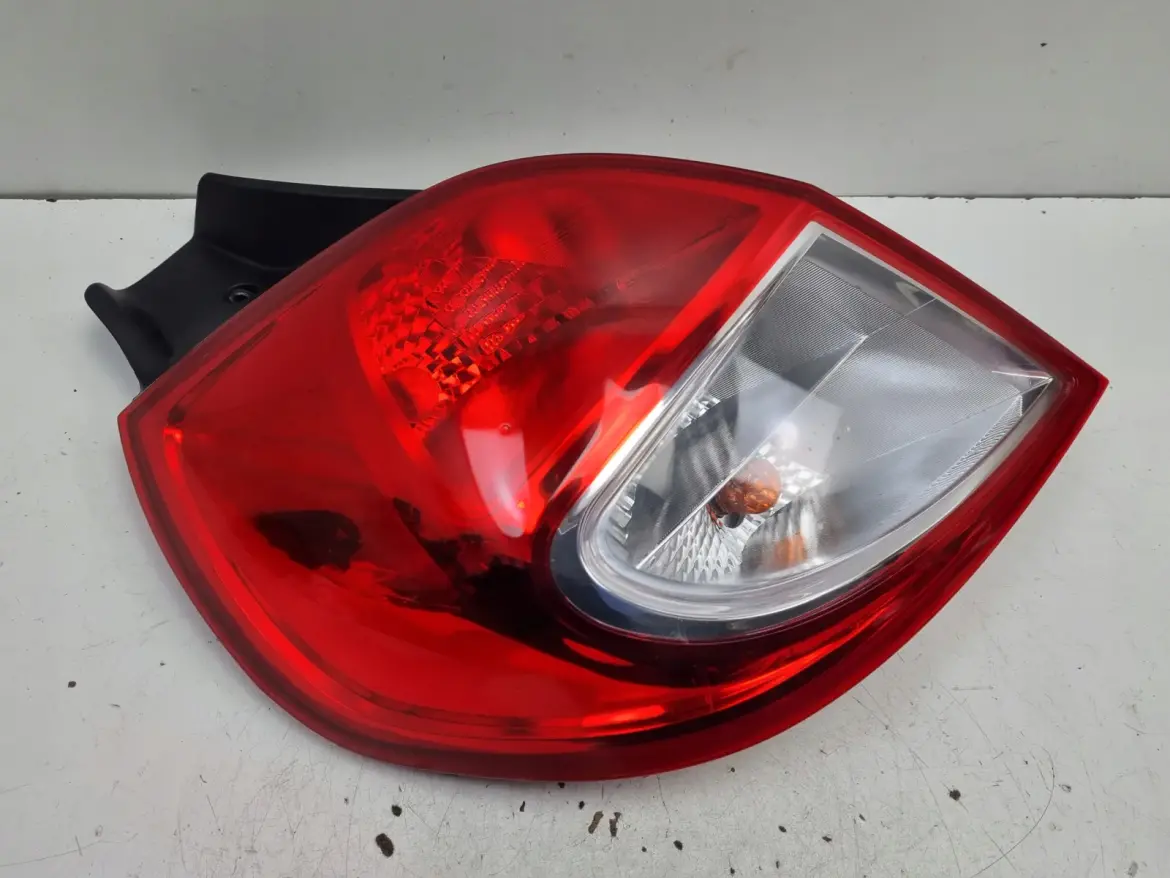 Renault Clio III HB lift TYLNA LAMPA LEWA lewy tył kierowcy 8200776048