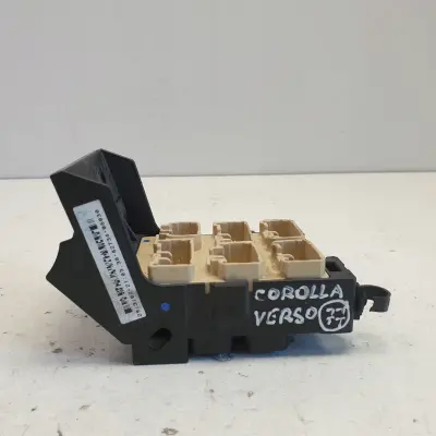 Corolla Verso II 2.2 D4D SKRZYNKA BEZPIECZNIKÓW
