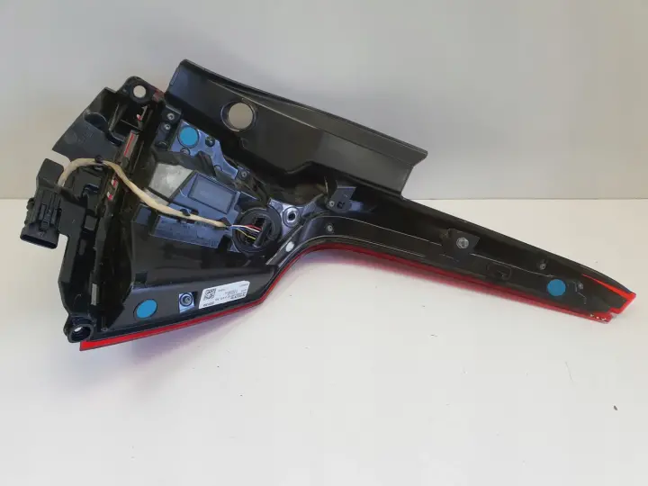 Volvo V60 II 18-24r TYLNIA TYLNA LAMPA LEWA lewy tył 32291358