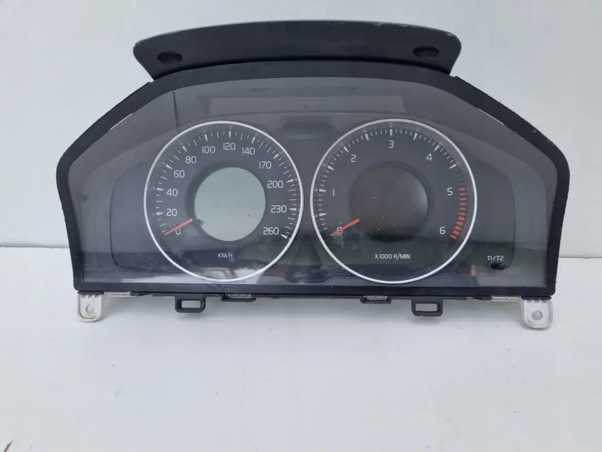 Volvo S60 II V60 I 2.0 D diesel LICZNIK ZEGARY 31343323AA Europa