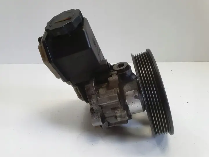 Opel Vectra B 2.0 16V POMPA WSPOMAGANIA 90495960