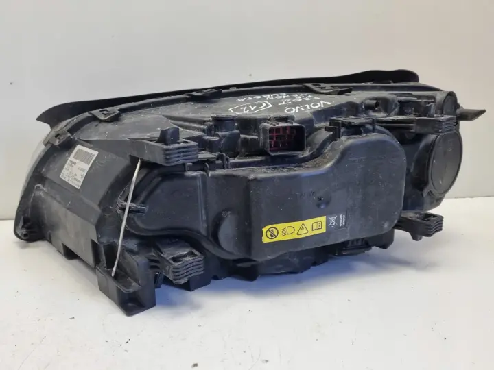 Volvo V70 III XC70 S80 II XENON PRZEDNIA LAMPA PRAWA prawy przód 31214348