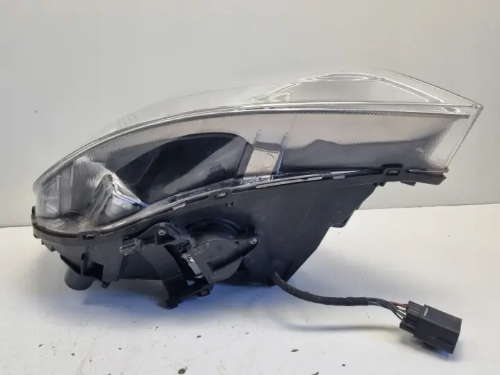 Volvo V60 S60 II PRZEDNIA LAMPA PRAWA prawy przód XENON EUROPA 31299991